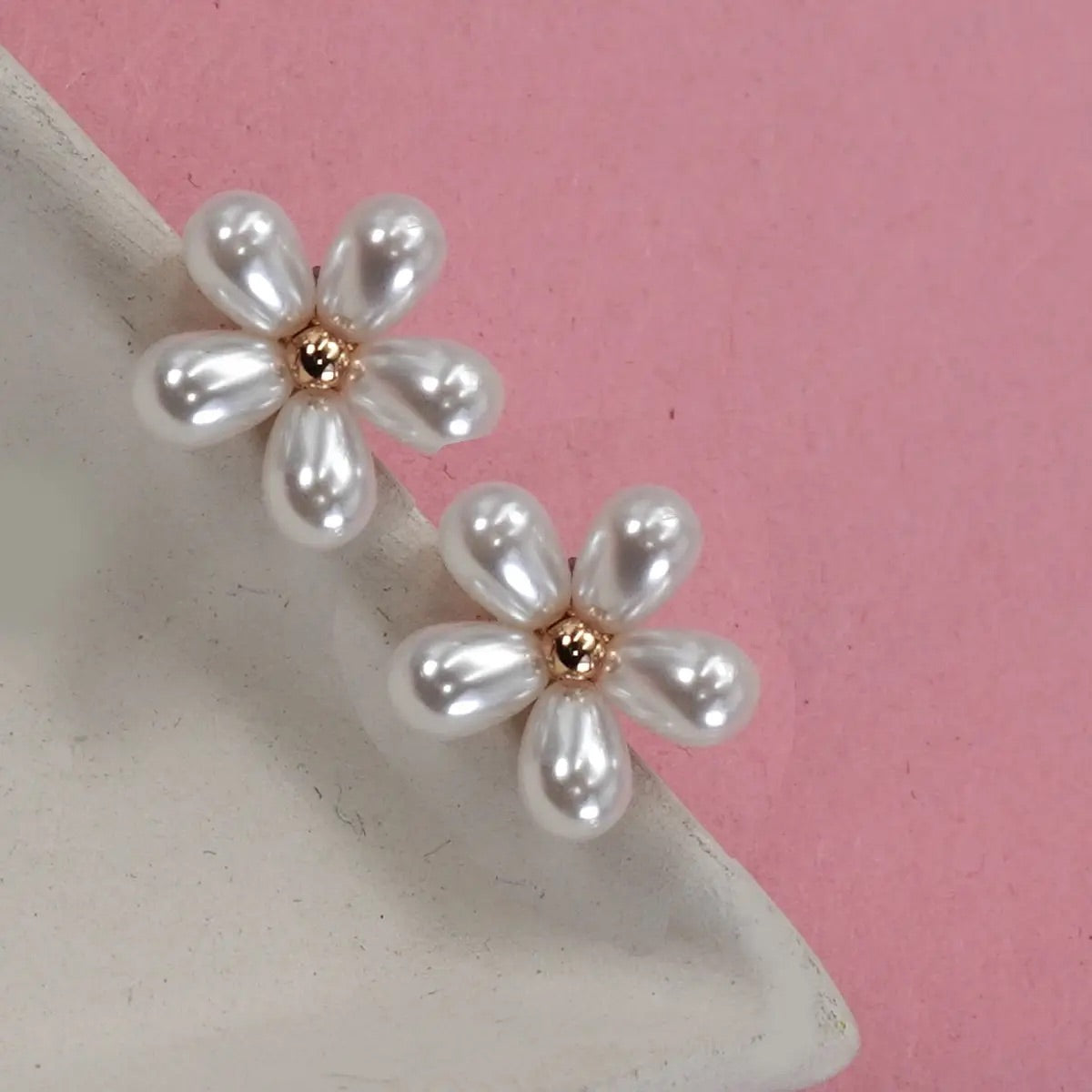 Pearl Daisy Flower Stud Earrings